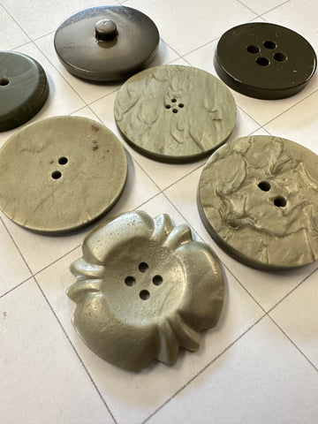 6 x LARGE GREEN BUTTONS: Bulk Curated Vintage Modern 30mm+ Mixed Shades Sizes Materials