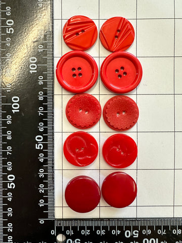 FIVE PAIRS x MEDIUM RED BUTTONS: Bulk Curated Vintage Modern 20mm-29mm Mixed Shades Sizes Materials
