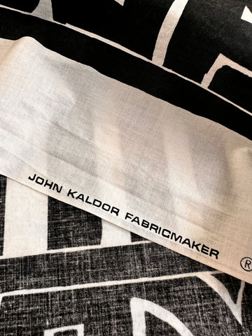 1.5m LEFT: Vintage Fabric 1990s Monochromatic Abstract Border Print Kaldor