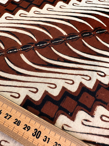 2m LEFT: Vintage Fabric 1970s Cotton Batik Pacific Islands Undulating Pattern in Browns