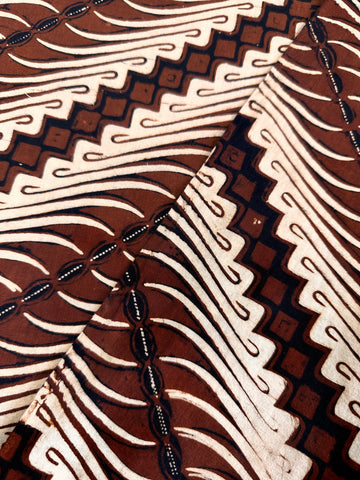 2m LEFT: Vintage Fabric 1970s Cotton Batik Pacific Islands Undulating Pattern in Browns