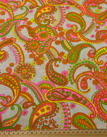 1m LEFT: Vintage Fabric 1960s Neon Paisley on Off-White Cotton 88cm Wide