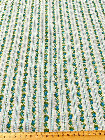1m LEFT: Vintage Fabric 1960s 70s Light Weight Seersucker w/ Small Floral 86cm Wide