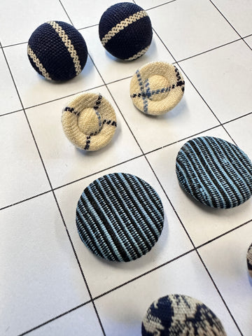 FIVE PAIRS x SMALL PATTEREND BLUE FABRIC COVERED BUTTONS: Bulk Curated Vintage Modern Mixed Shades Sizes