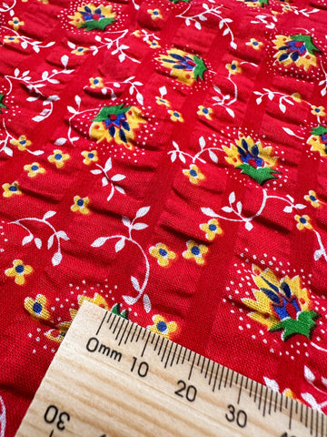 Vintage Fabric 1970s Cotton Seersucker Red & White Flowers Leaves Hippie Boho 98cm Wide