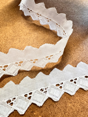 Vintage Cotton Trim 1980s Diamond Edge white Broderie Anglaise 22mm Wide