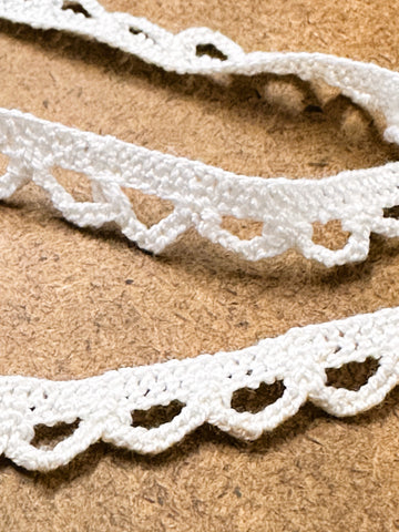 Vintage 1980s Crochet Style Scalloped Trim White Cotton 9mm Wide