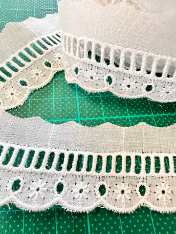1m LEFT: Vintage Cotton Trim 1980s? 70s? Broderie Anglaise Scalloped Insertion? 30mm Wide
