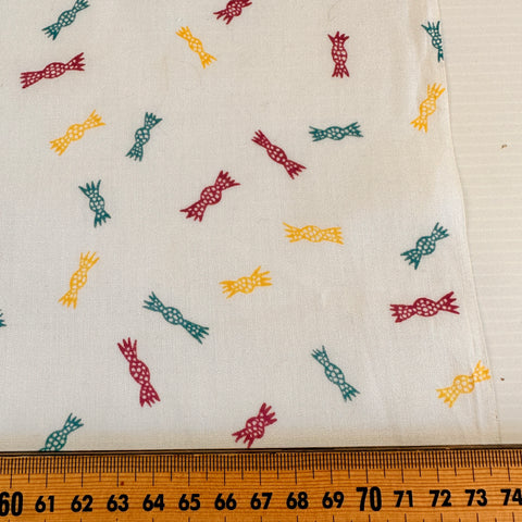 1.5m LEFT: Vintage 1980s Light Weight Cotton w/ Sweet Bonbons on White