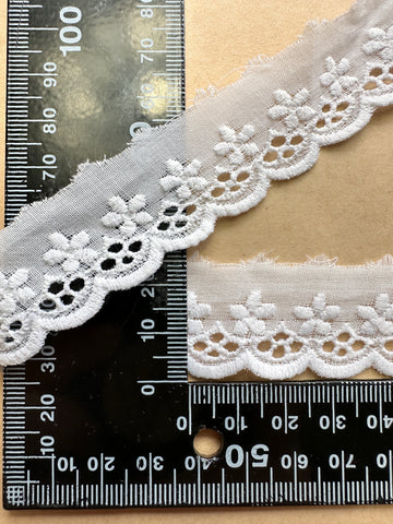 2m LEFT: Modern Lace Trim White Broderie Anglaise 26mm Wide
