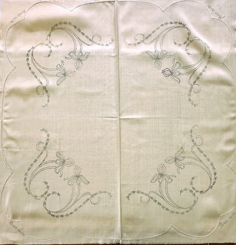 Vintage Traced Stamped Linen 50s or Earlier Tablecloth w/ Fancy Edge 88cm x 92cm