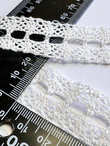 1.5m LEFT: Vintage? Modern? Woven White Crochet Eyelet Lace Trim 25mm Wide