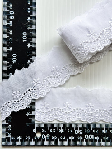 2.5m LEFT: Modern Trim Broderie Anglaise White Cotton Blend 40mm Wide