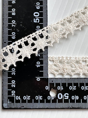 1m LEFT: Modern? Vintage? Lace Crochet Trim White Cotton 15mm Wide