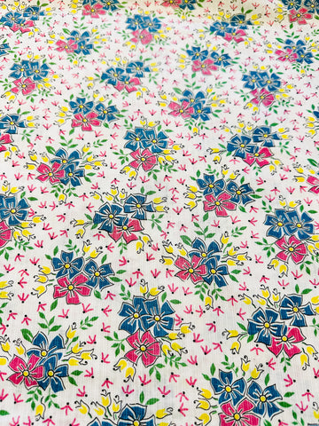 Vintage Fabric MCM 1950s Bright Flowers Tulips Pansies? Small Leaves Textured Cotton 84cm Wide