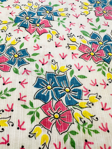 Vintage Fabric MCM 1950s Bright Flowers Tulips Pansies? Small Leaves Textured Cotton 84cm Wide