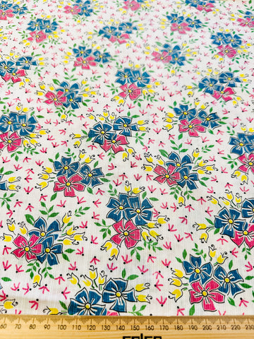 Vintage Fabric MCM 1950s Bright Flowers Tulips Pansies? Small Leaves Textured Cotton 84cm Wide