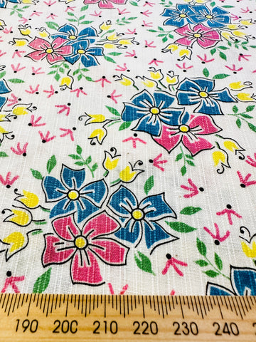 Vintage Fabric MCM 1950s Bright Flowers Tulips Pansies? Small Leaves Textured Cotton 84cm Wide