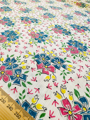 Vintage Fabric MCM 1950s Bright Flowers Tulips Pansies? Small Leaves Textured Cotton 84cm Wide