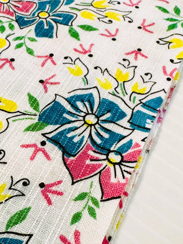 Vintage Fabric MCM 1950s Bright Flowers Tulips Pansies? Small Leaves Textured Cotton 84cm Wide
