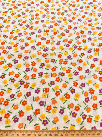 REMNANT Vintage Fabric 1960s Small Bright Retro Daisies Fancy Weave Cotton 43cm x 32cm