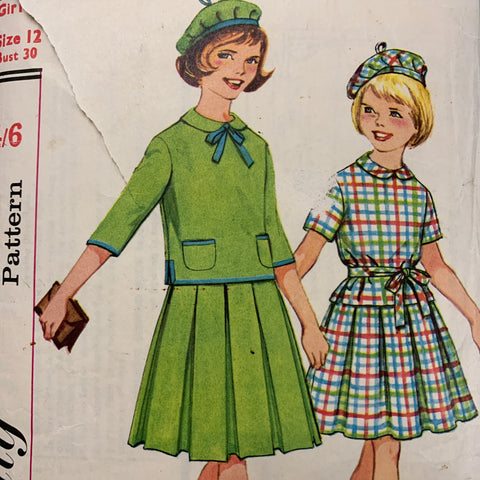 MIDDY DRESS & HAT: Girl's two-piece middy dress and hat 1960s bust 30 *4202