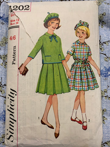 MIDDY DRESS & HAT: Girl's two-piece middy dress and hat 1960s bust 30 *4202