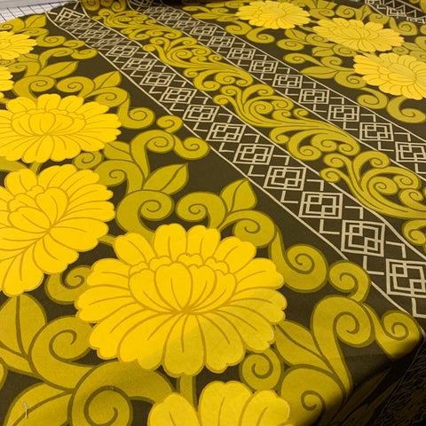 LESS THAN 2m LEFT: Sublime yellow on brown 70s early 80s Shanghai drapery cotton FQ+