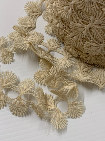 Sublime 1960s Broadway New York USA Double Scallop Cotton Eyelet? Lace Trim 48mm Wide