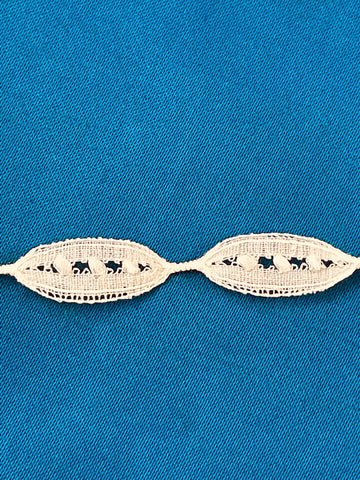 Very Fine Long Ovals Off-White Vintage 1960s? Cotton Lace Trim 10mm Wide