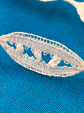 Very Fine Long Ovals Off-White Vintage 1960s? Cotton Lace Trim 10mm Wide