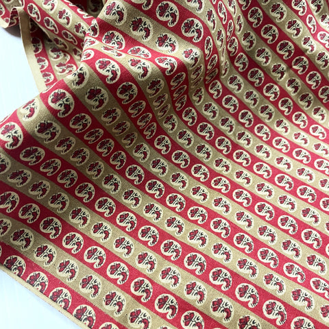 2m LEFT: Modern Fabric 1930s Reproduction Quilt Cotton Tiny Paisley Tan Red