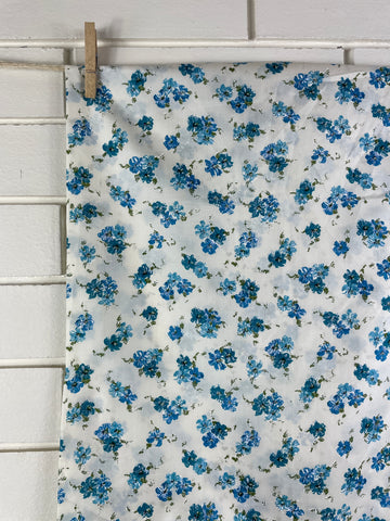 SINGLE FAT QUARTER: Vintage Fabric Silk 1980s? Blue Floral on Cream Base 50cm x 50cm