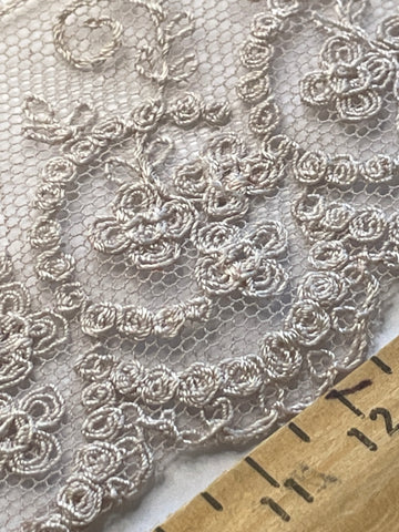 1.5m LEFT: 50s? Vintage ecru cotton intricate needle run lace trim 5cm wide