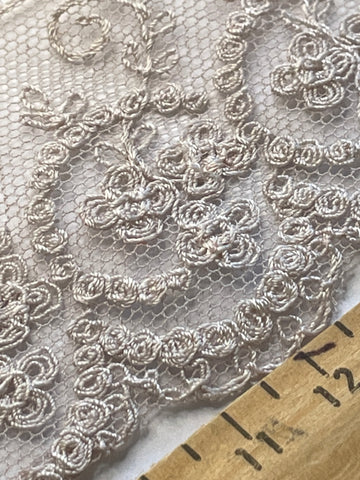 5m LEFT: 50s? Vintage ecru cotton intricate needle run lace trim 5cm wide