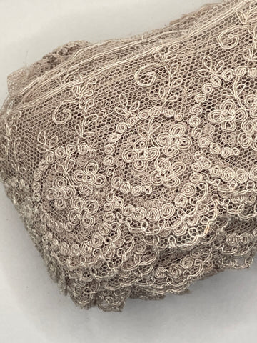 1.5m LEFT: 50s? Vintage ecru cotton intricate needle run lace trim 5cm wide