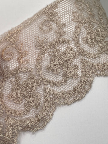 1.5m LEFT: 50s? Vintage ecru cotton intricate needle run lace trim 5cm wide