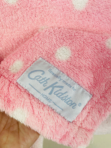 ONE ONLY: Kitsch pink w/ white polka dot Cath Kidston Home cotton towel 2011 67cm x 134cm