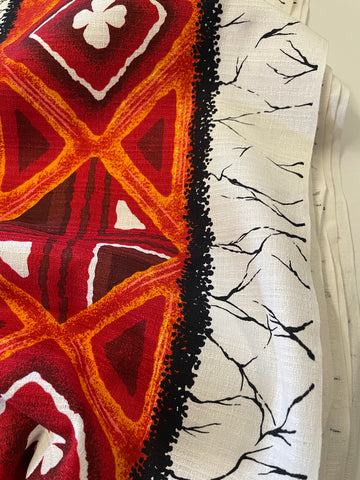 2.5m LEFT: Vintage Fabric 1970s Dramatic Hawaiian Border Print Cotton Crepe