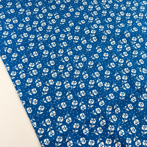 3.5m LEFT: Focus On Craft Stern Designs Quilt Cotton w/ White Flower + Dot on Blue