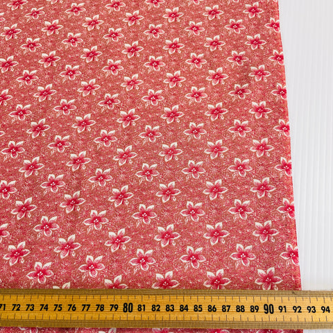 LAST 1/2m: Modern Floppy Rayon w/ 40s Style Floral Dusky Pink on Cream